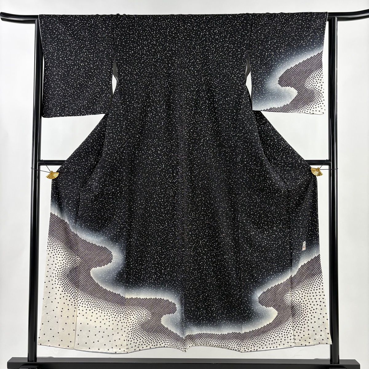 間道杢目絞り(袷)　(杢目絞り金通し　未使用しつけ糸付　作家落款　身幅広め) 間道杢目絞り(袷) (杢目絞り金通し 未使用しつけ糸付 作家