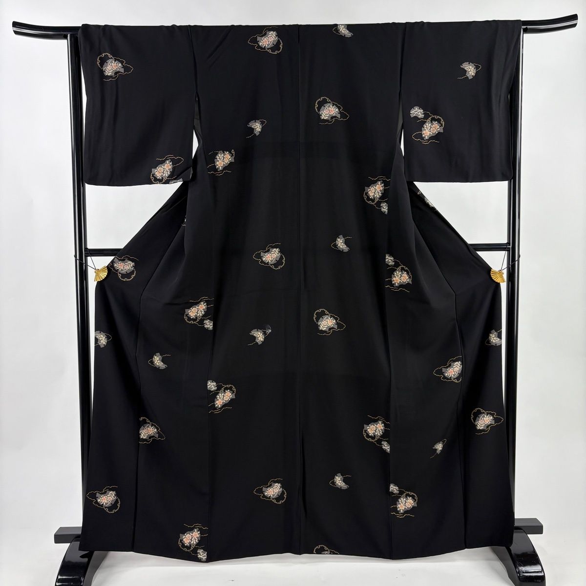 美品】 小紋 身丈164.5cm 裄丈65.5cm M 袷 草花 雪輪 金彩 黒 正絹 秀