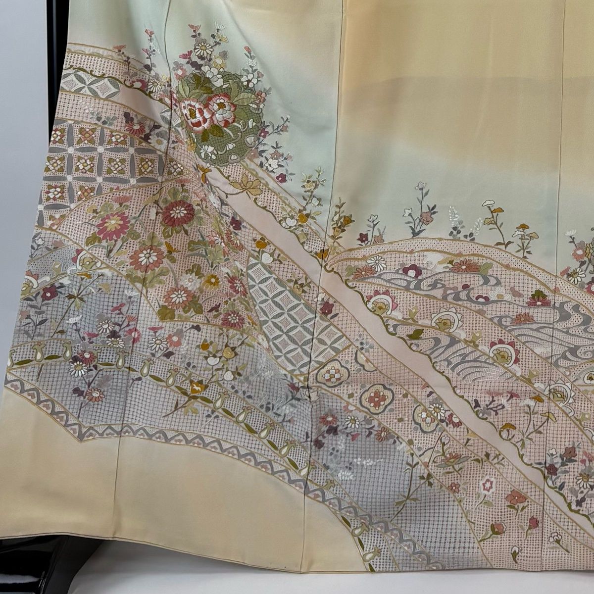 訪問着 身丈166cm 裄丈69cm L 袷 落款 草花 七宝 刺繍 銀糸 ベージュ