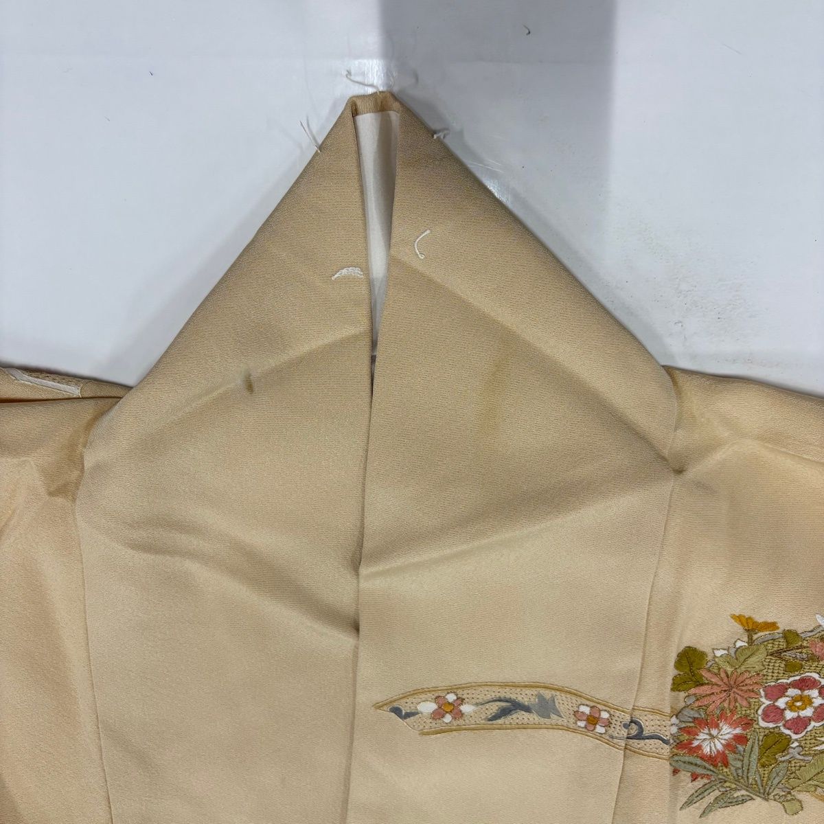 訪問着 身丈166cm 裄丈69cm L 袷 落款 草花 七宝 刺繍 銀糸 ベージュ