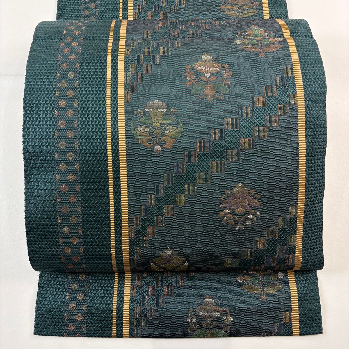 名古屋帯 秀品 松葉仕立て 八寸名古屋帯 草花 縞 箔 緑 正絹 【中古