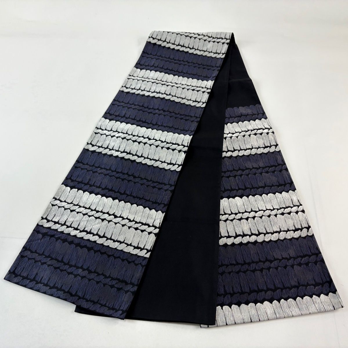 袋帯 名品 幾何学模様 灰紫 六通 正絹 【中古】 - メルカリ