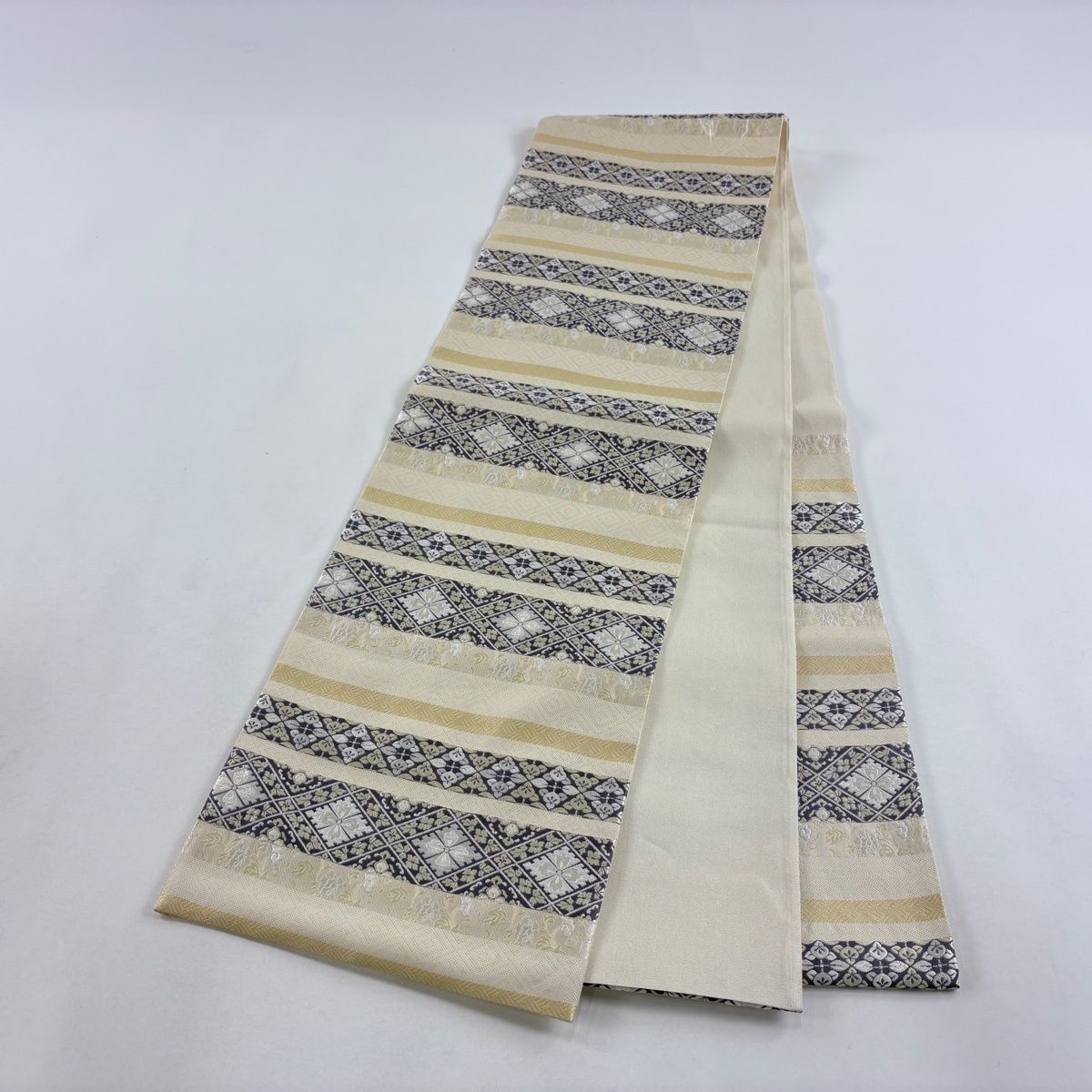 着物　袋帯　相良刺繍　鈴乃屋 美品】 袋帯 秀品 鈴乃屋 草花 宝尽くし 刺繍 金銀糸 金色 六通 正絹