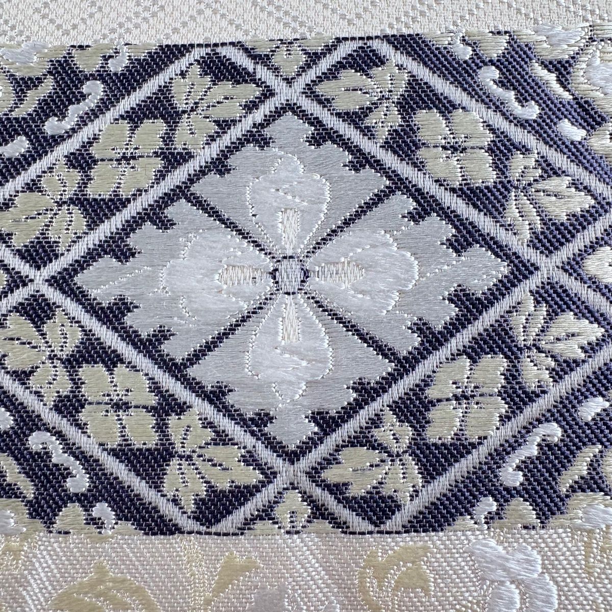 着物　袋帯　相良刺繍　鈴乃屋 美品】 袋帯 秀品 鈴乃屋 草花 宝尽くし 刺繍 金銀糸 金色 六通 正絹