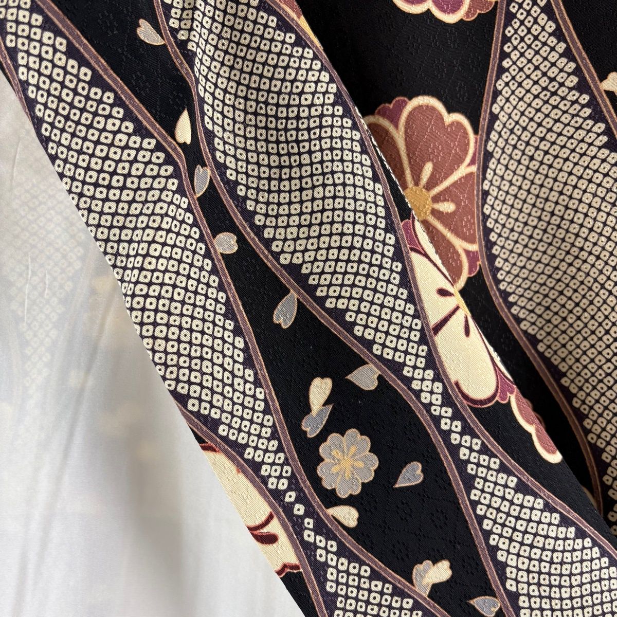 美品】 小紋 身丈164cm 裄丈68cm L 袷 袋帯セット 立涌 椿 黒 正絹 秀