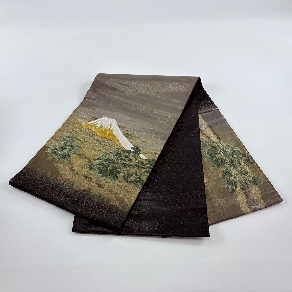袋帯 名品 横山大観 落款 富士山 松 金糸 箔 黒 お太鼓柄 正絹 【中古