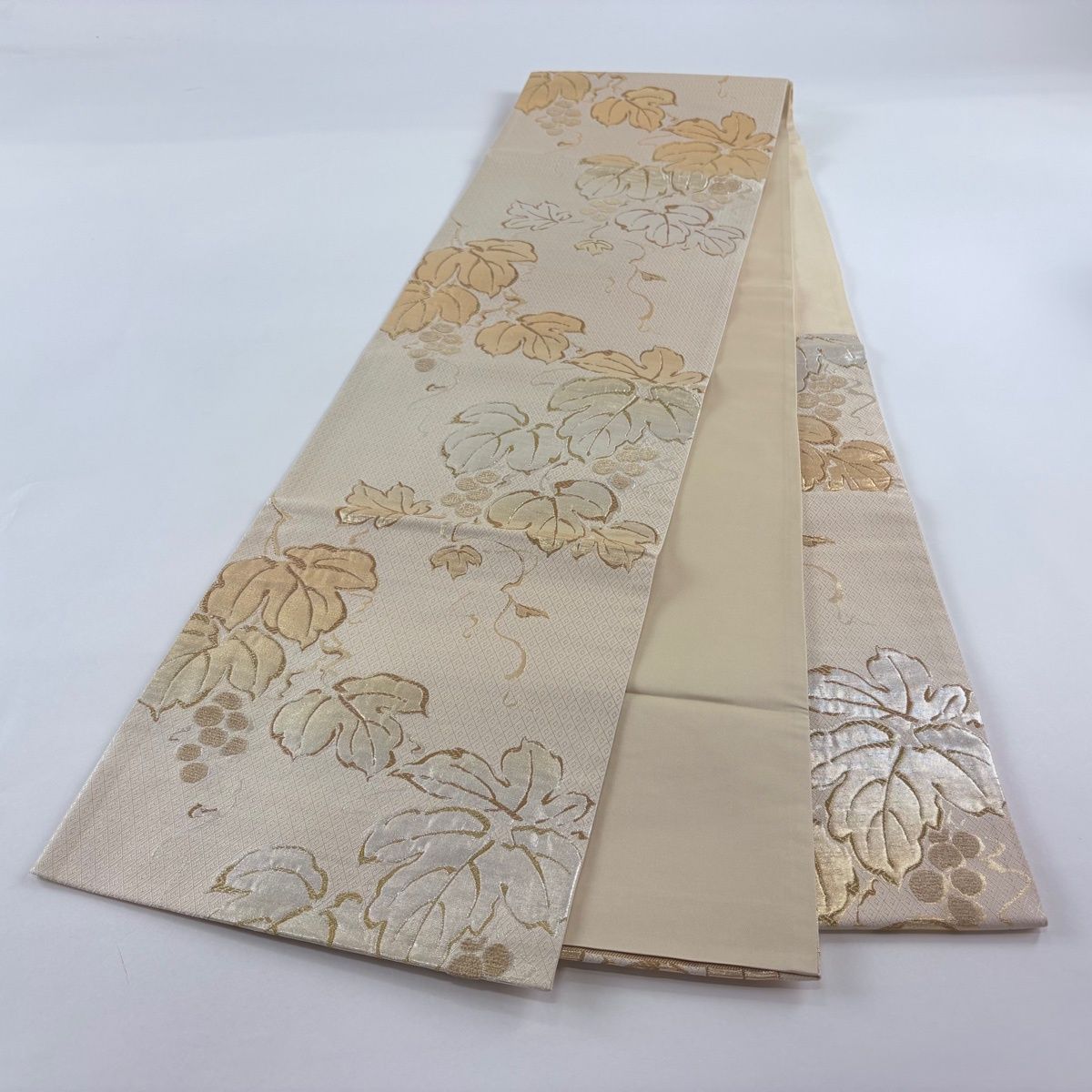 美品】 袋帯 名品 葡萄唐草 金糸 箔 ベージュ 六通 正絹 【中古 