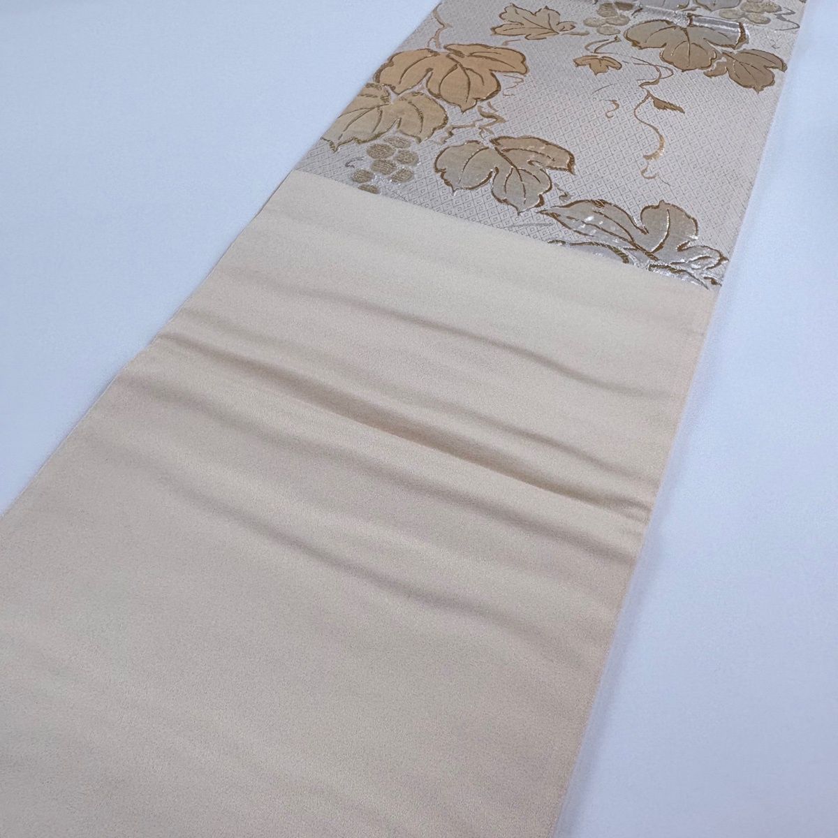 美品】 袋帯 名品 葡萄唐草 金糸 箔 ベージュ 六通 正絹 【中古 