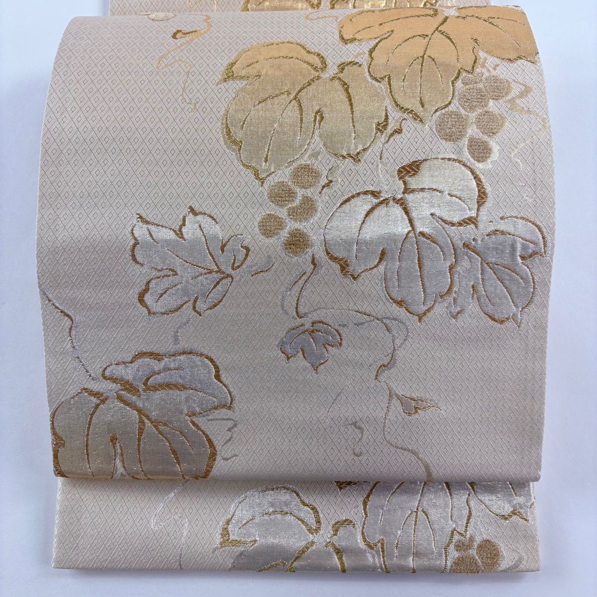 美品】 袋帯 名品 葡萄唐草 金糸 箔 ベージュ 六通 正絹 【中古 