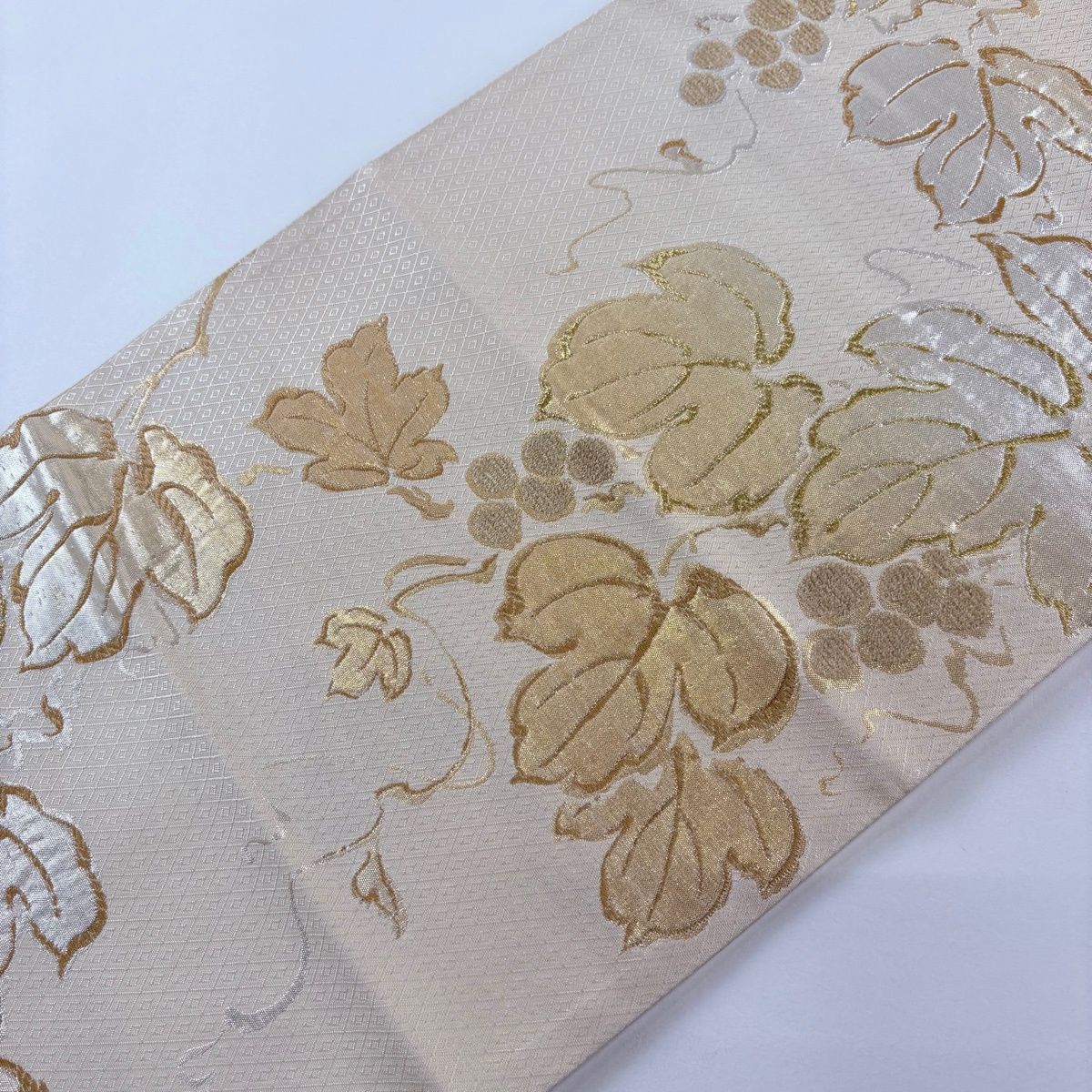 美品】 袋帯 名品 葡萄唐草 金糸 箔 ベージュ 六通 正絹 【中古 