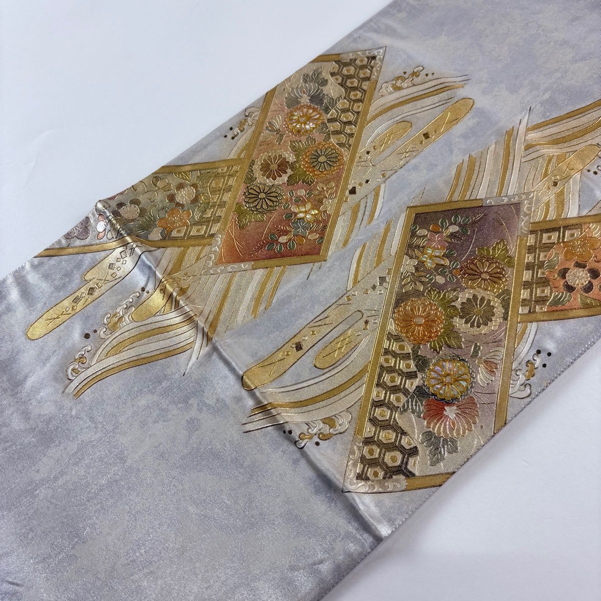 袋帯 名品 草花 蜀江華文 螺鈿 金銀彩 銀色 お太鼓柄 正絹 【中古