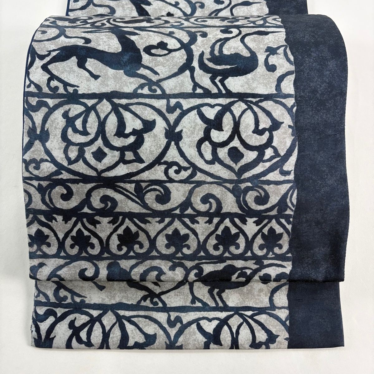 袋帯 逸品 落款 証紙 牛首紬地 唐草 動物 濃紺 全通 正絹 【中古