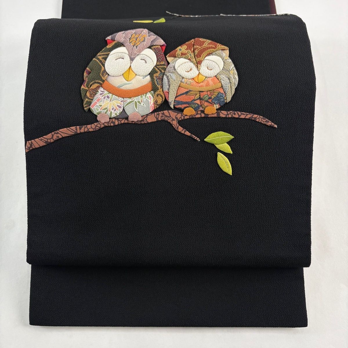 袋帯 逸品 フクロウ 枝葉 縮緬 金彩 黒 お太鼓柄 正絹 【中古】 - メルカリ