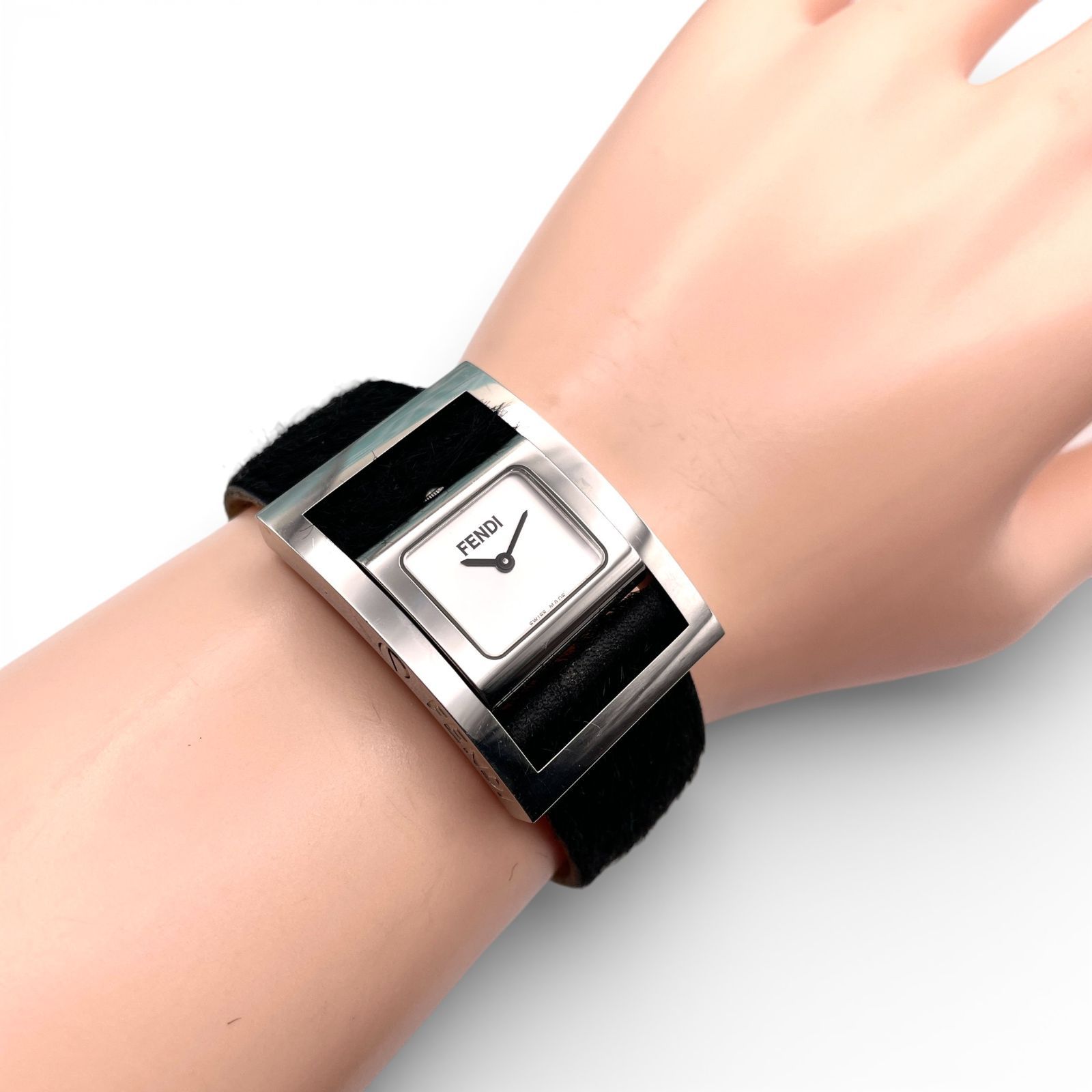 美品□稼働 FENDI フェンディ レディース 腕時計 シルバー文字盤