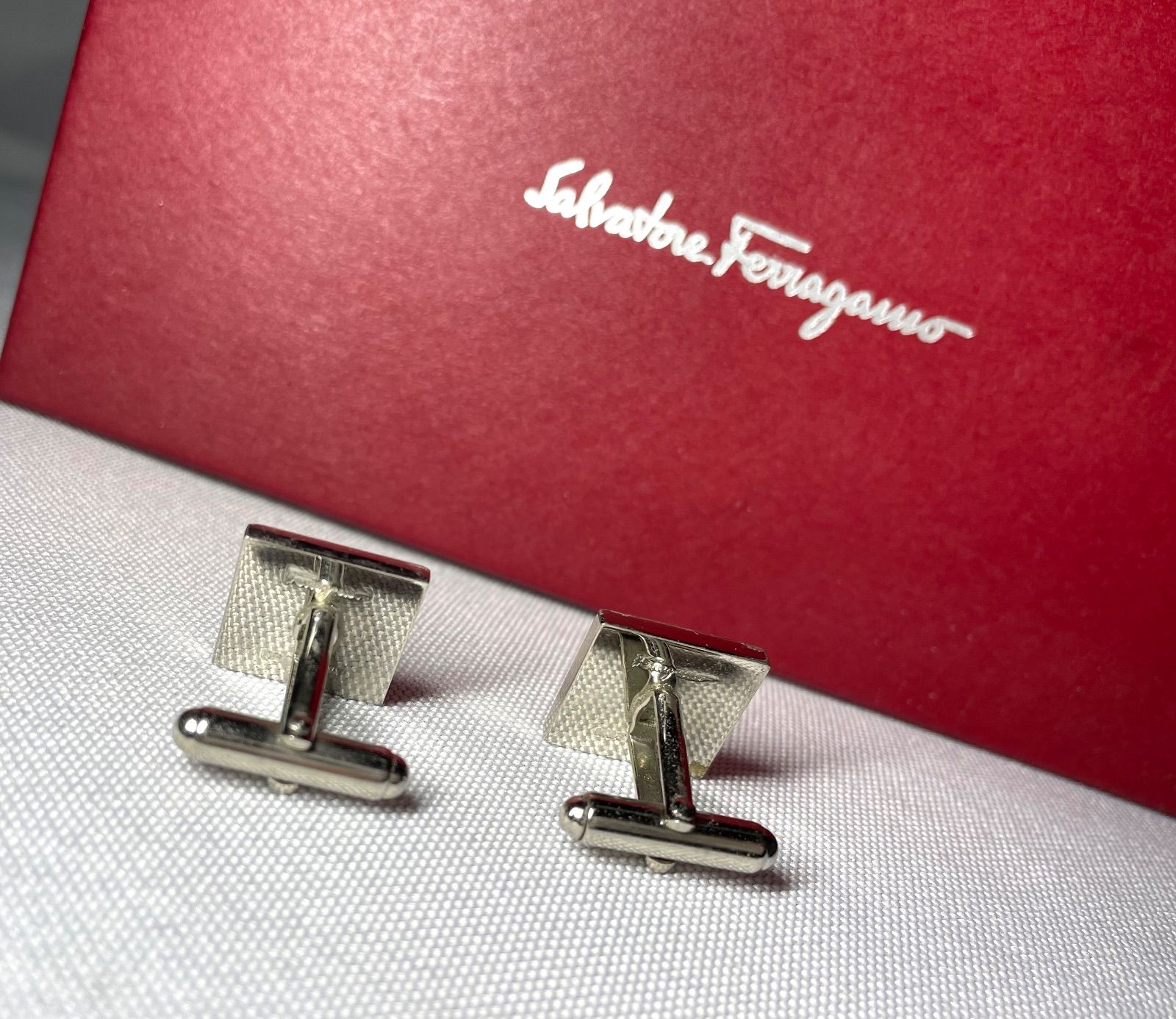 Salvatore Ferragamo サルヴァトーレフェラガモ ガンチーニロゴ