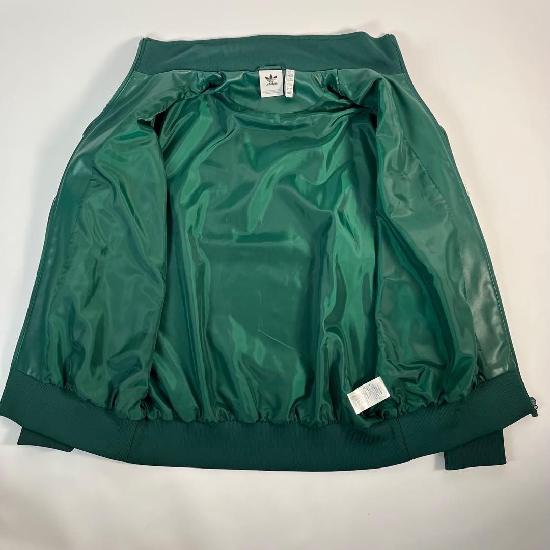 未使用級✨2XL アディダス トラックジャケット 深緑 モスグリーン 未使用級 2XL adidas フェイクレザー トラックジャケット 刺繍ロゴ