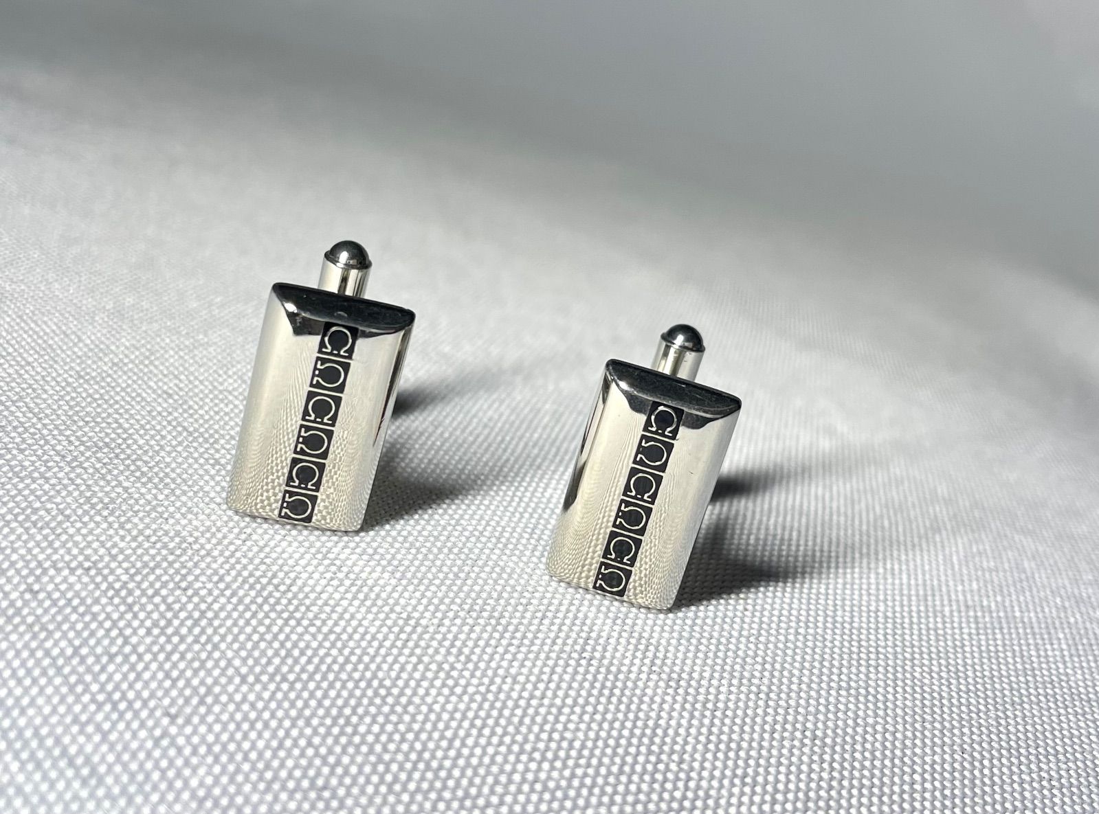 Salvatore Ferragamo サルヴァトーレフェラガモ マルチガンチーニロゴ