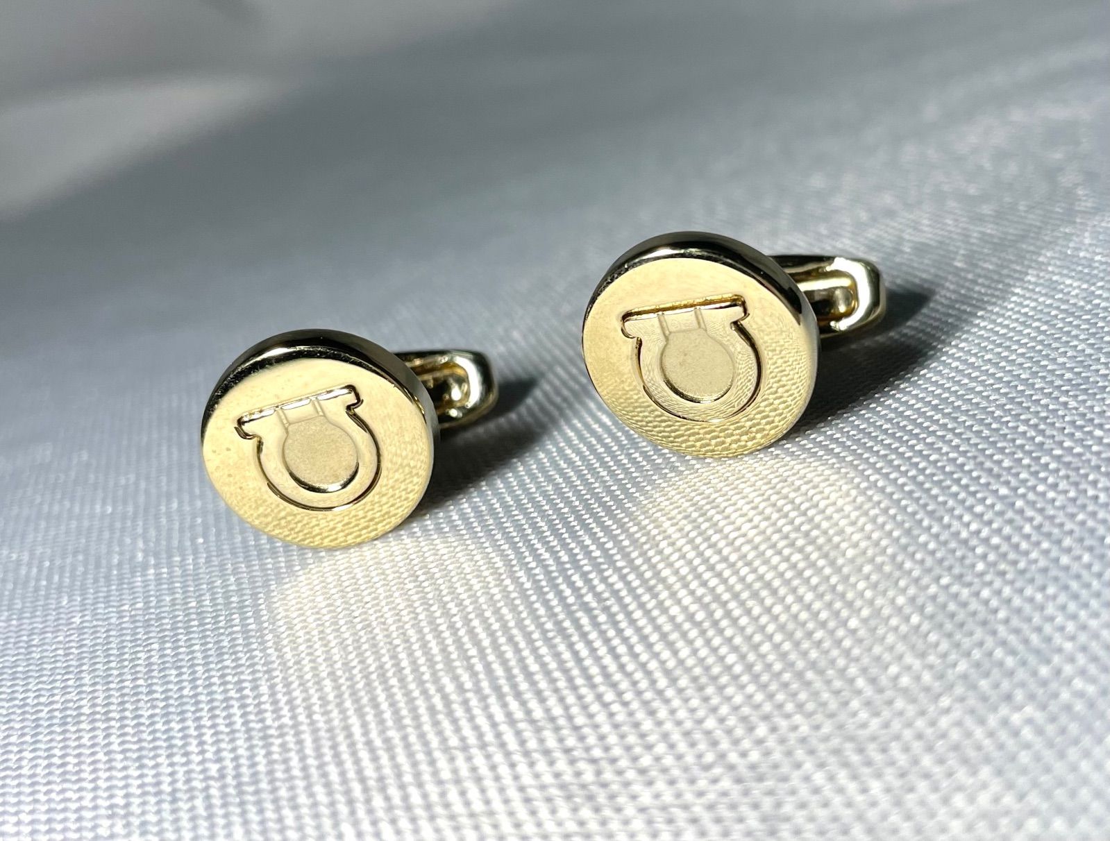 美品 Salvatore Ferragamo サルヴァトーレフェラガモ ダブルガンチーニ