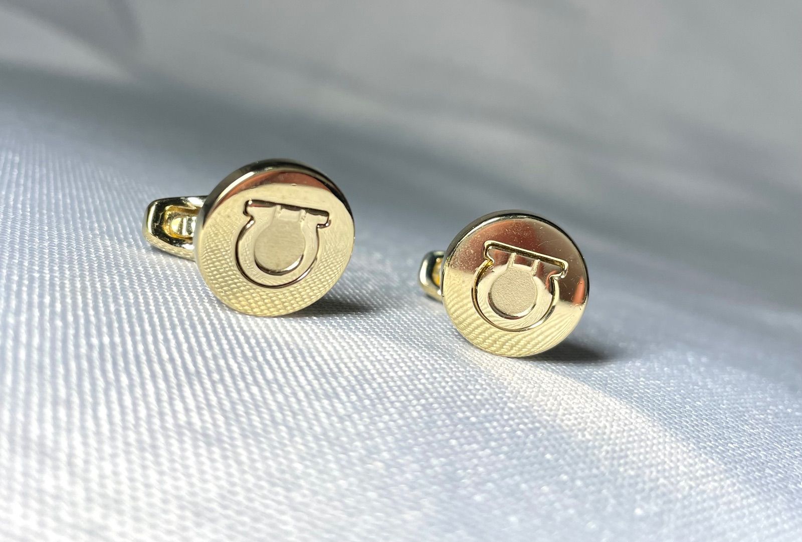 美品 Salvatore Ferragamo サルヴァトーレフェラガモ ガンチーニロゴ