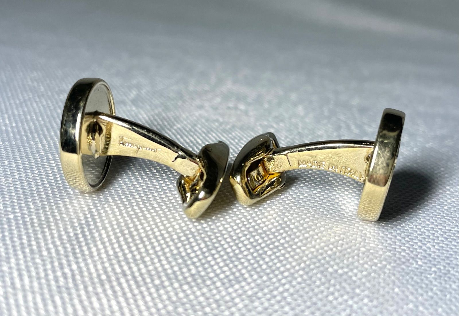 箱有 フェラガモ FERRAGAMO 特別な日のためのガンチーニ カフスボタン 箱有 フェラガモ FERRAGAMO 特別な日のためのガンチーニ カフスボタン