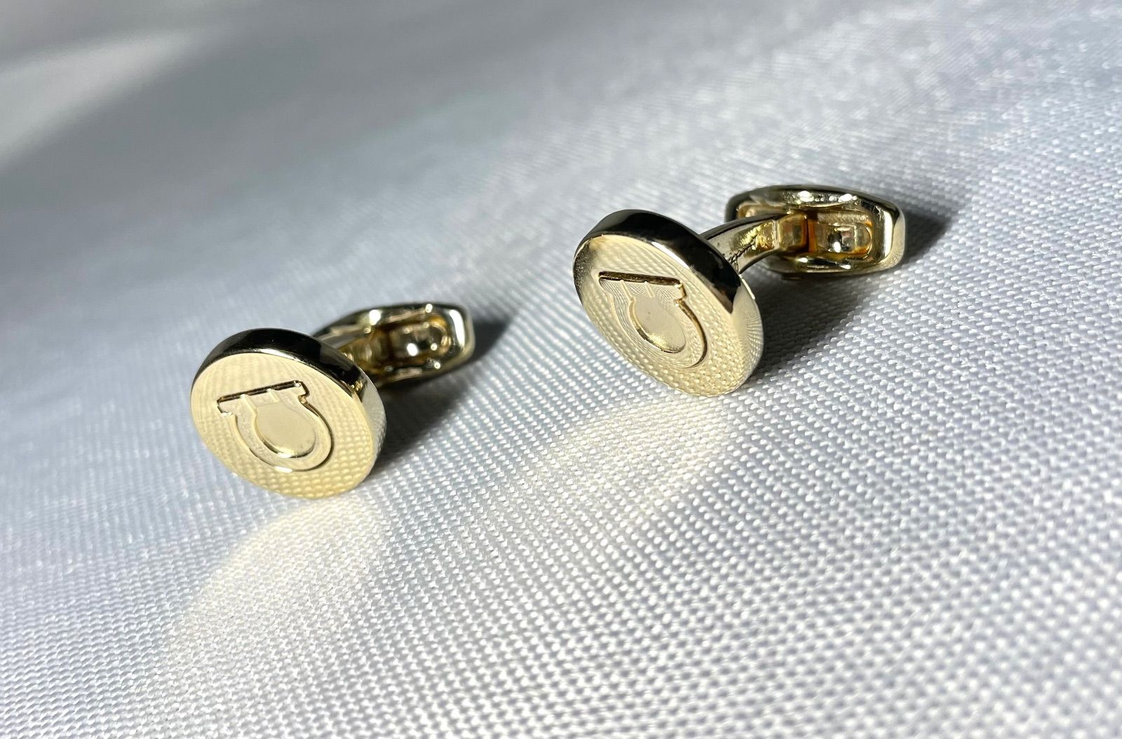 美品 Salvatore Ferragamo サルヴァトーレフェラガモ ガンチーニロゴ