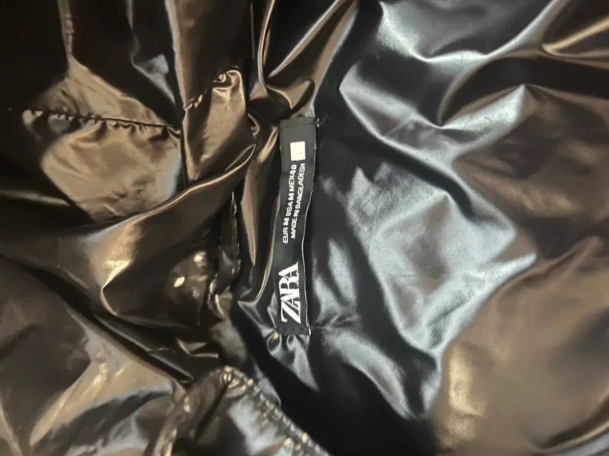 ZARA 光沢ダウン ZARA ダウンジャケット 光沢 光沢ダウン黒 (ZARA