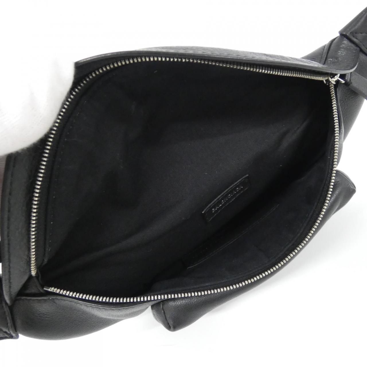 【極美品】バレンシアガ エブリデイ ベルトバッグ / ボディバッグ 579617 極美品】バレンシアガ エブリデイ ベルトバッグ / ボディバッグ 579617