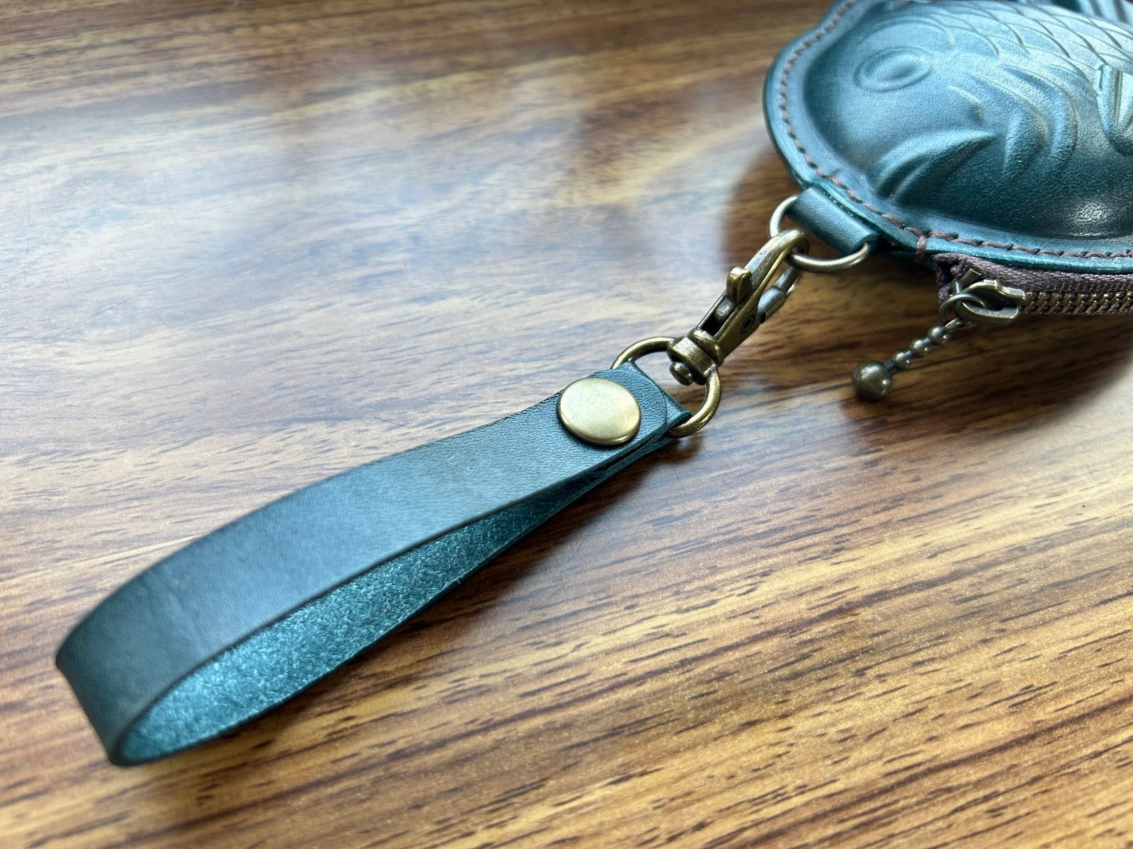 手作り本革】たい焼き型ミニポーチ｜遊び心ある小物・小銭入れ