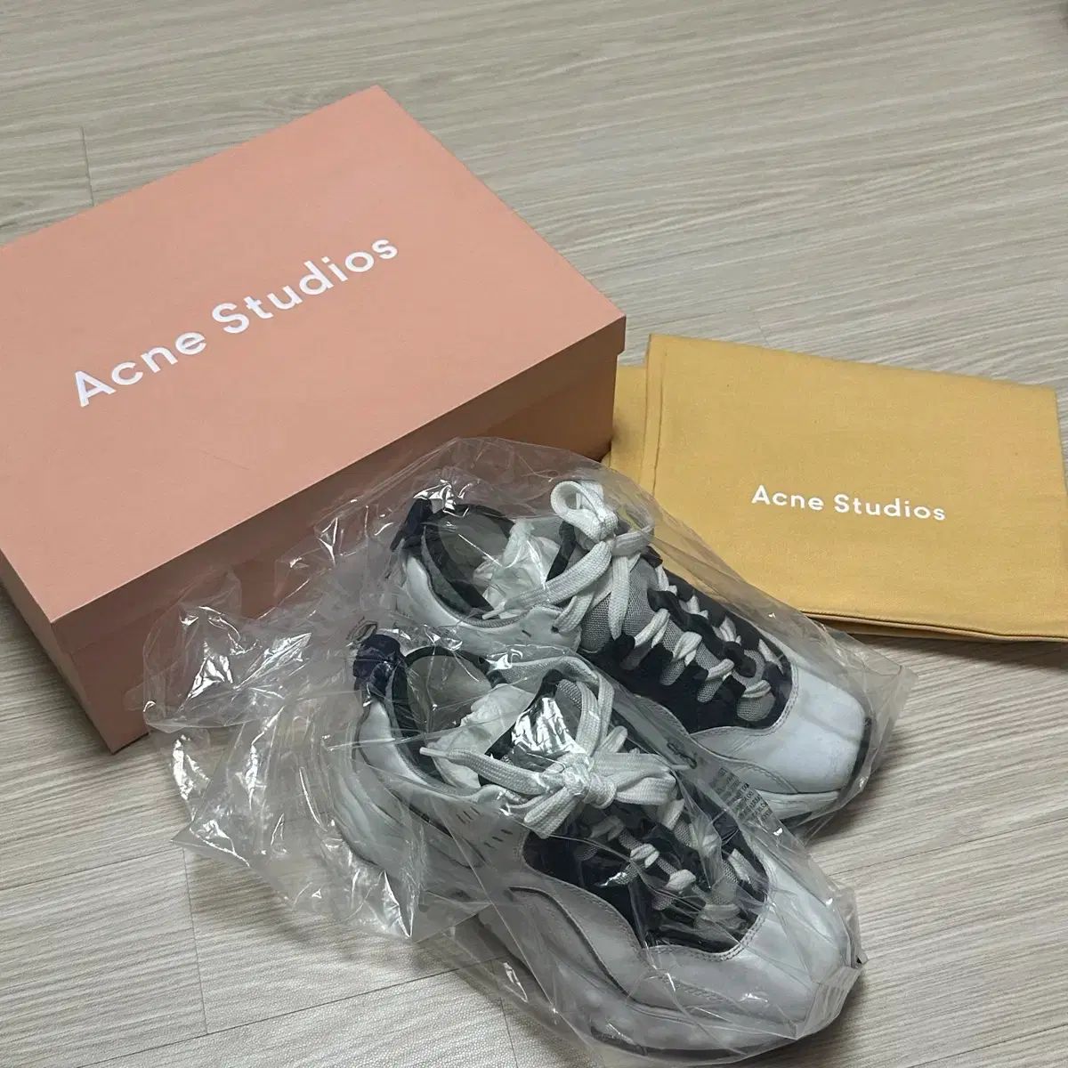 Acne Studios アクネストゥディオズ マンハッタン テクニカル