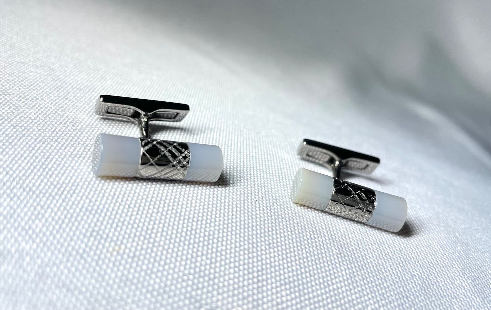 美品 Burberry バーバリー チェックライン＆グレーストーン装飾 バー型