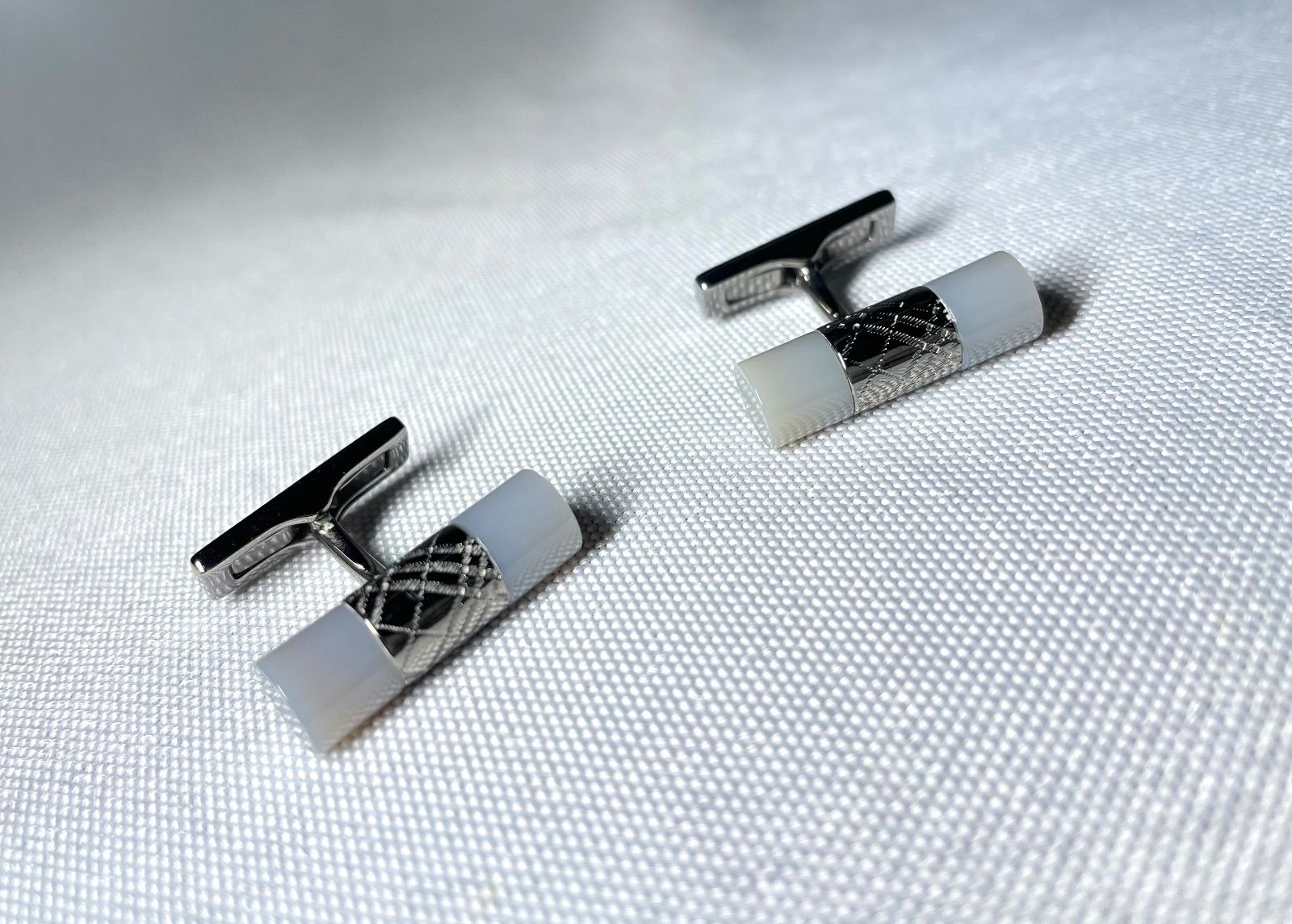 美品 Burberry バーバリー チェックライン＆グレーストーン装飾 バー型