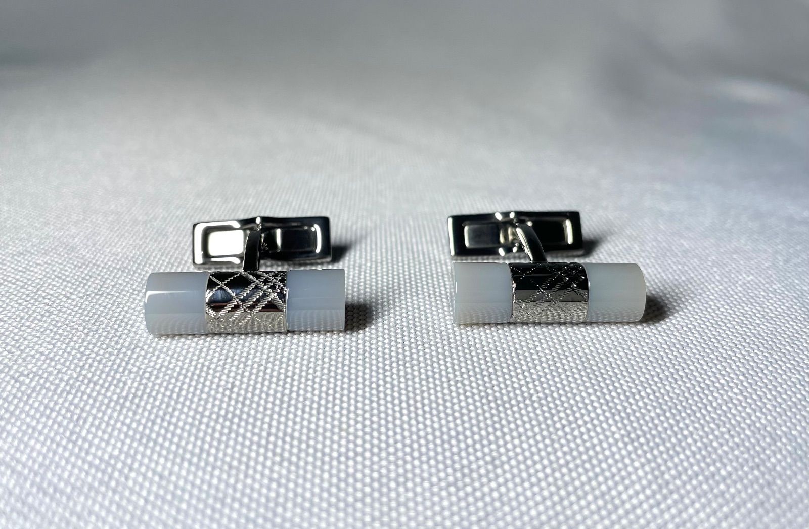 美品 Burberry バーバリー チェックライン＆グレーストーン装飾 バー型