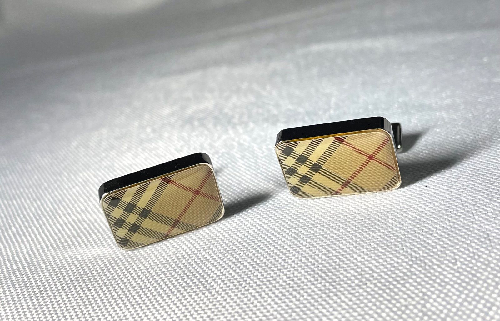 BURBERRY 美品 カフス 美品 近年モデル Burberry バーバリー ノバチェックライン スクエア