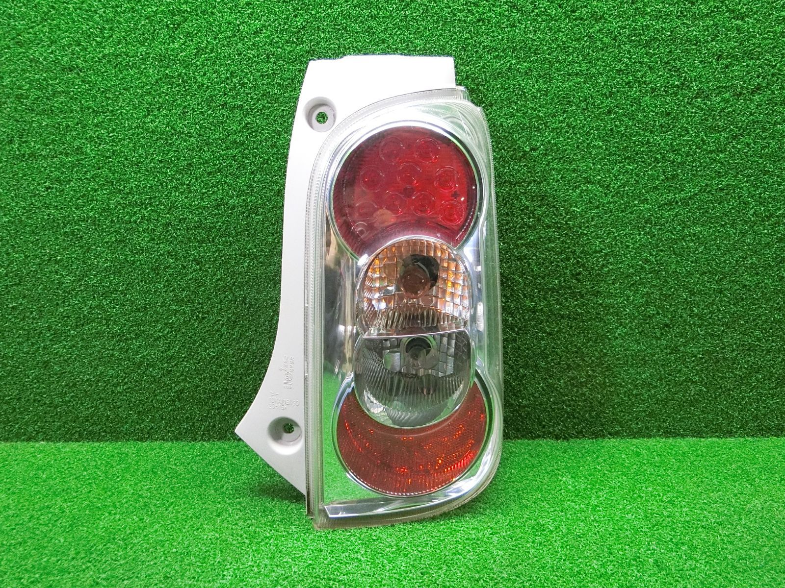 12904] 送料無料 ダイハツ ミラココア L675S 右 テールライト