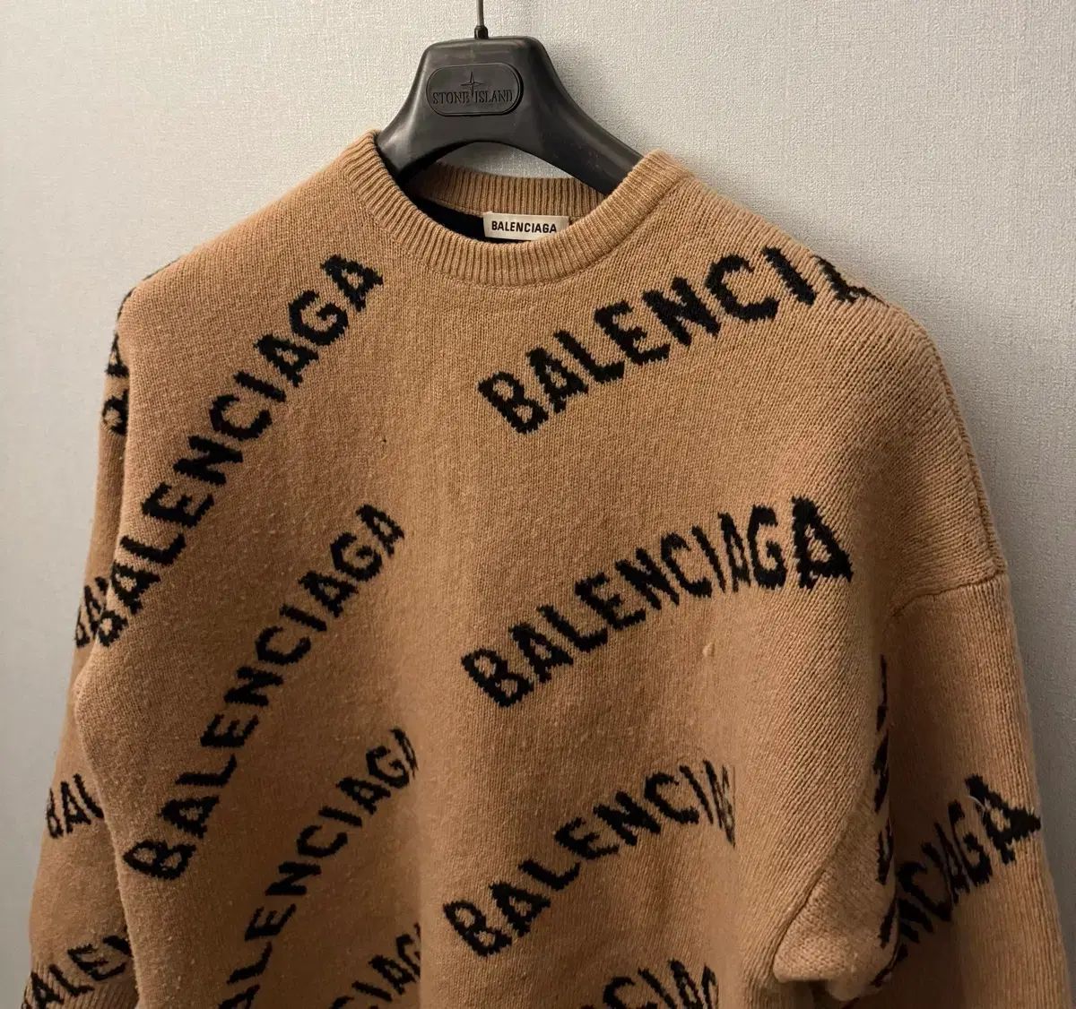 XS バレンシアガ ウール オーバ ロゴ セーター ニット - メルカリ
