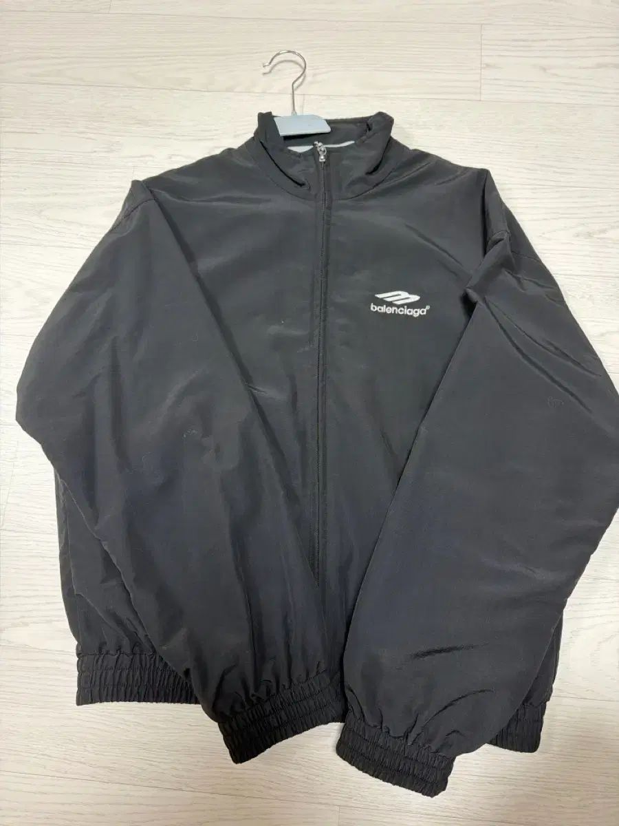 バレンシアガ ブラック ウィンドブレーカー ジャケット - メルカリ