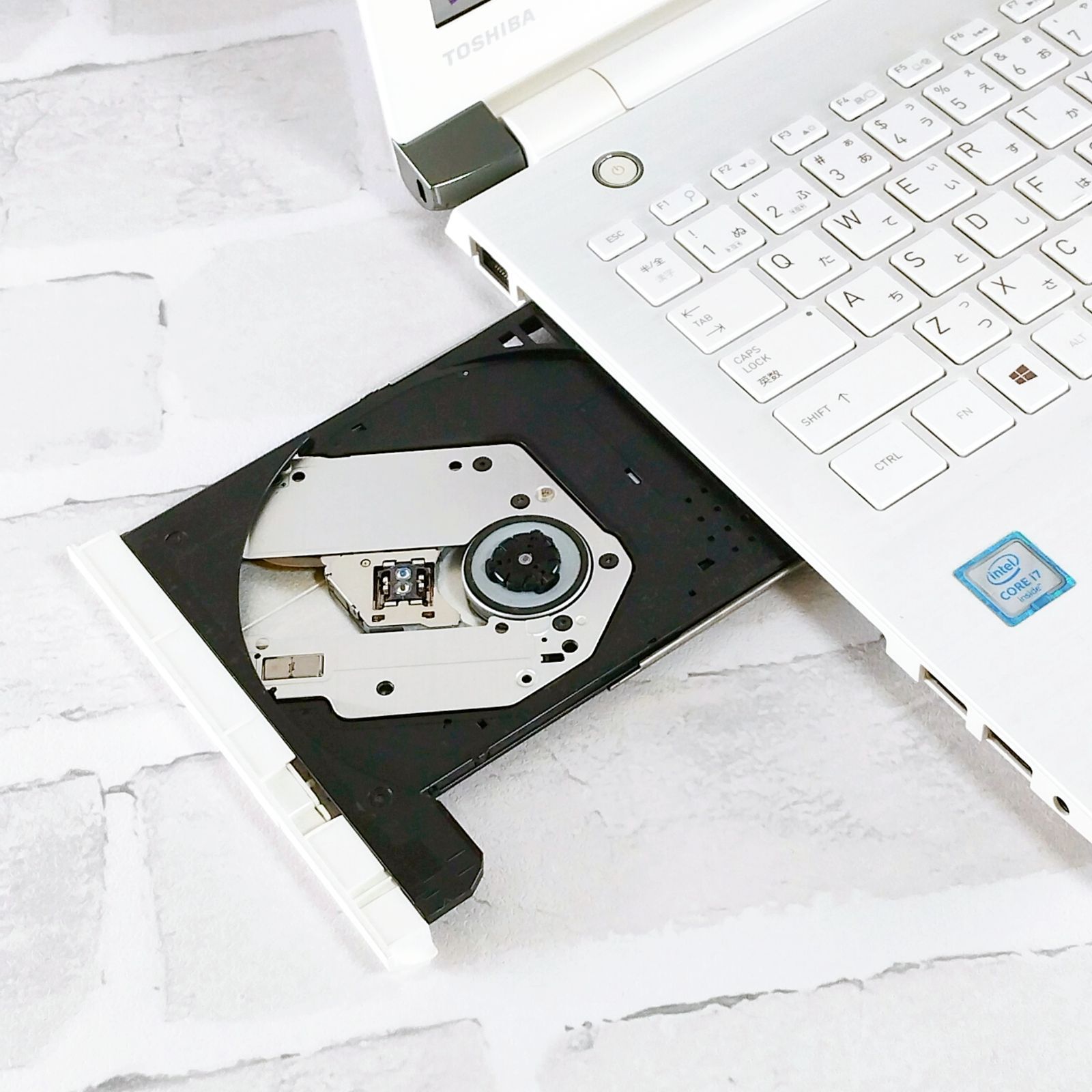 爆速SSD 512GB 高性能Corei7 Blu-ray 最新Windows11 TOSHIBA dynabook