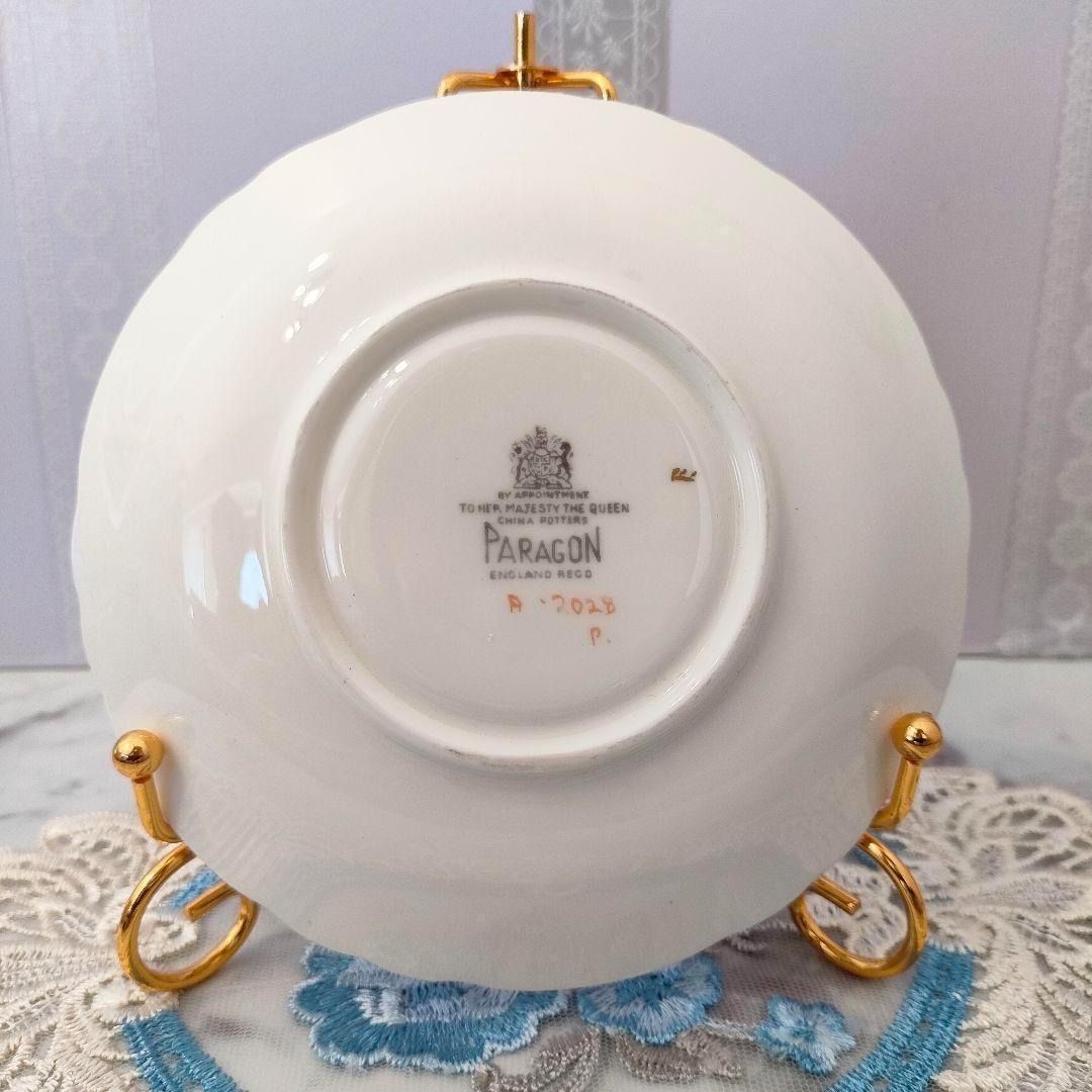 ★美品★ パラゴン カップ＆ソーサー フルーツ 金彩 ピオニーシェイプ コバルト ☆美品☆ パラゴン ピオニーシェイプ カップ＆ソーサー コバルト