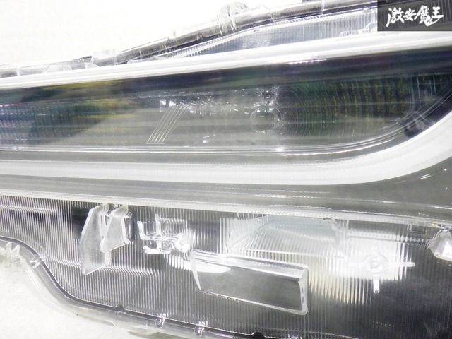 点灯OK ☆即発送☆ トヨタ純正 NRE210H 210 カローラ スポーツ LED