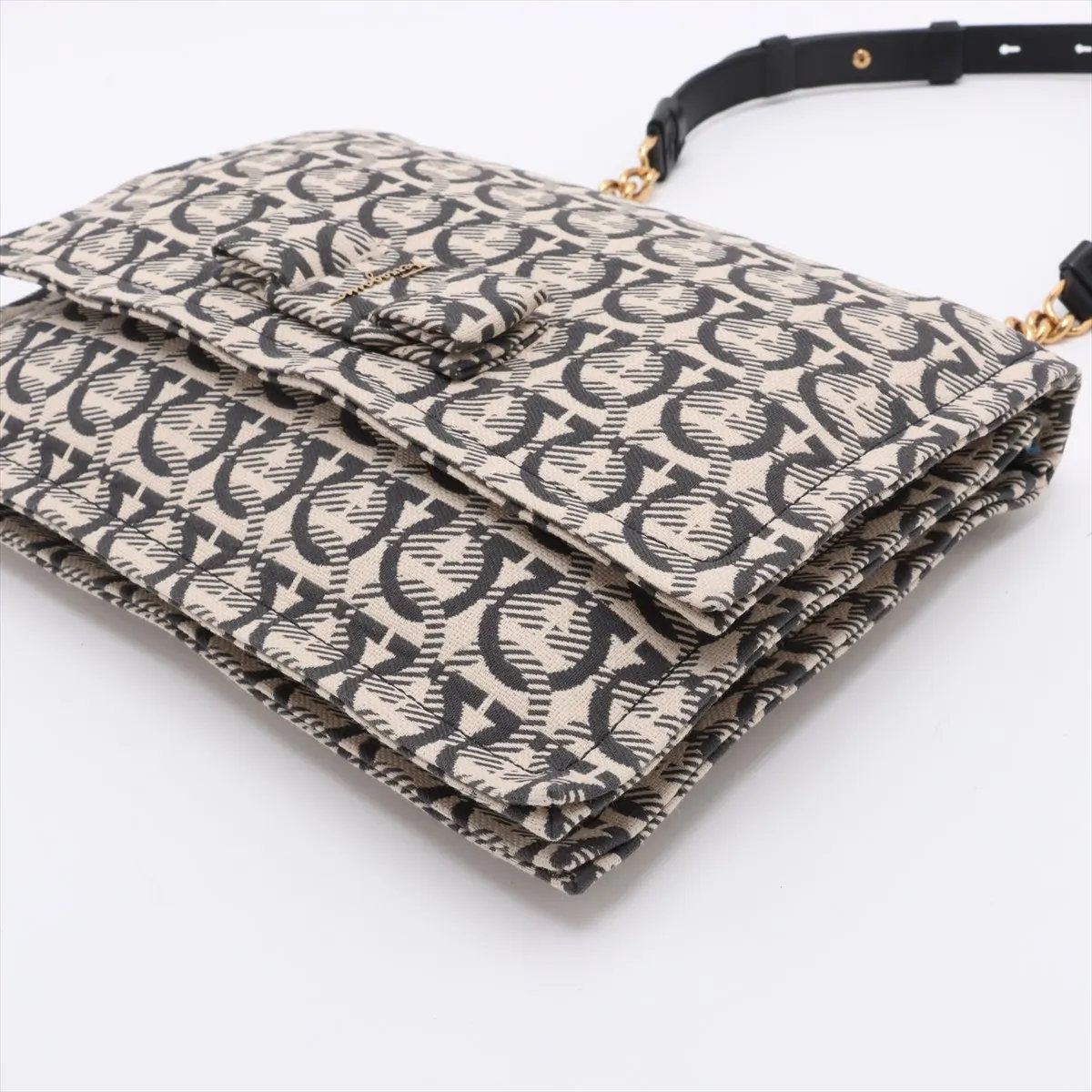 極美品 サルヴァトーレフェラガモ ガンチーニ チェーン ショルダー