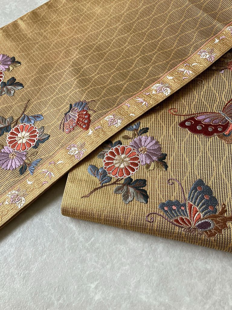 袋帯】金地 蝶花文様 六通柄 唐織風［RO027］ - メルカリ