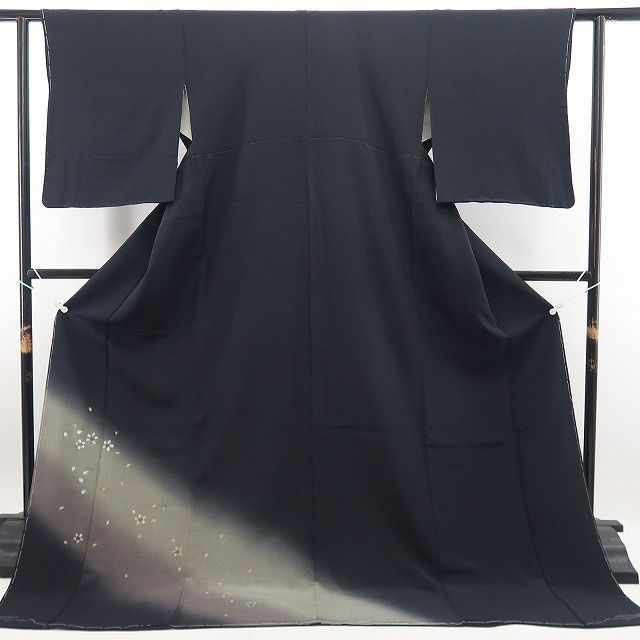  ❁tomihisa❁ 桜 着物 正絹 仕付け糸付”装いの選択肢が広がる 黒にそっと咲く花景色”付下げ 7480 訪問着 付け下げ 着物