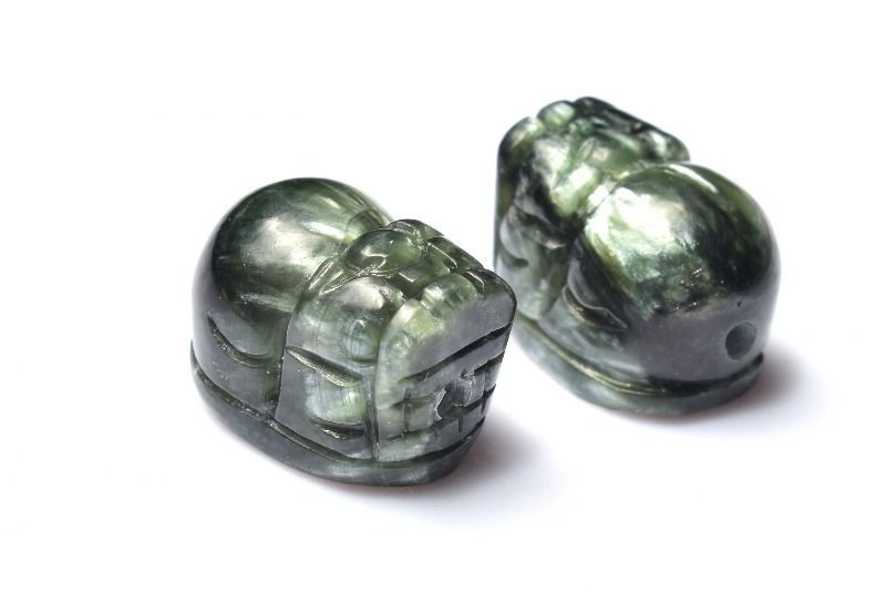 繊細彫刻◇ロシア産 セラフィナイト 15-16x10-11mm 貔貅彫刻(貫通穴