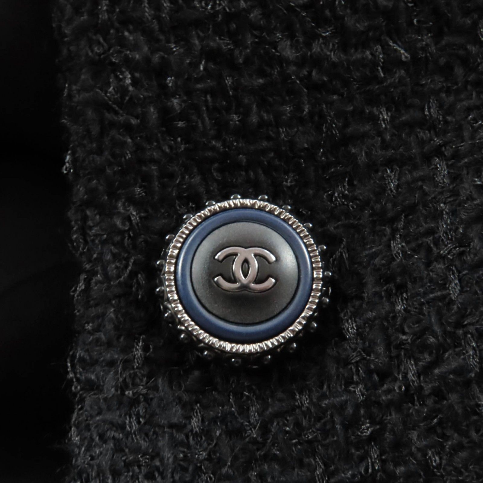 極美品☆CHANEL シャネル P62079 裏地シルク100％ ココマークボタン付