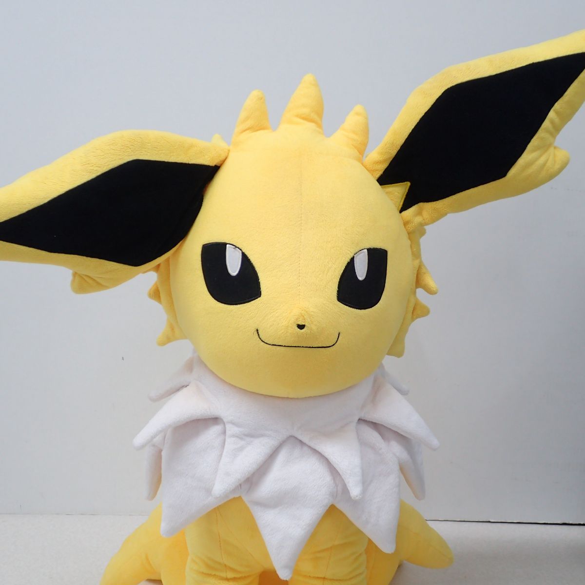 サンダース 等身大 ぬいぐるみ ポケモンセンター ぬいぐるみ 等身大サンダース 寝そべり ｜【公式】ポケモンセンター