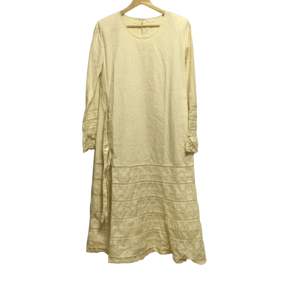 KANEKO ISAO(カネコイサオ) ワンピース レディース美品 - アイボリー