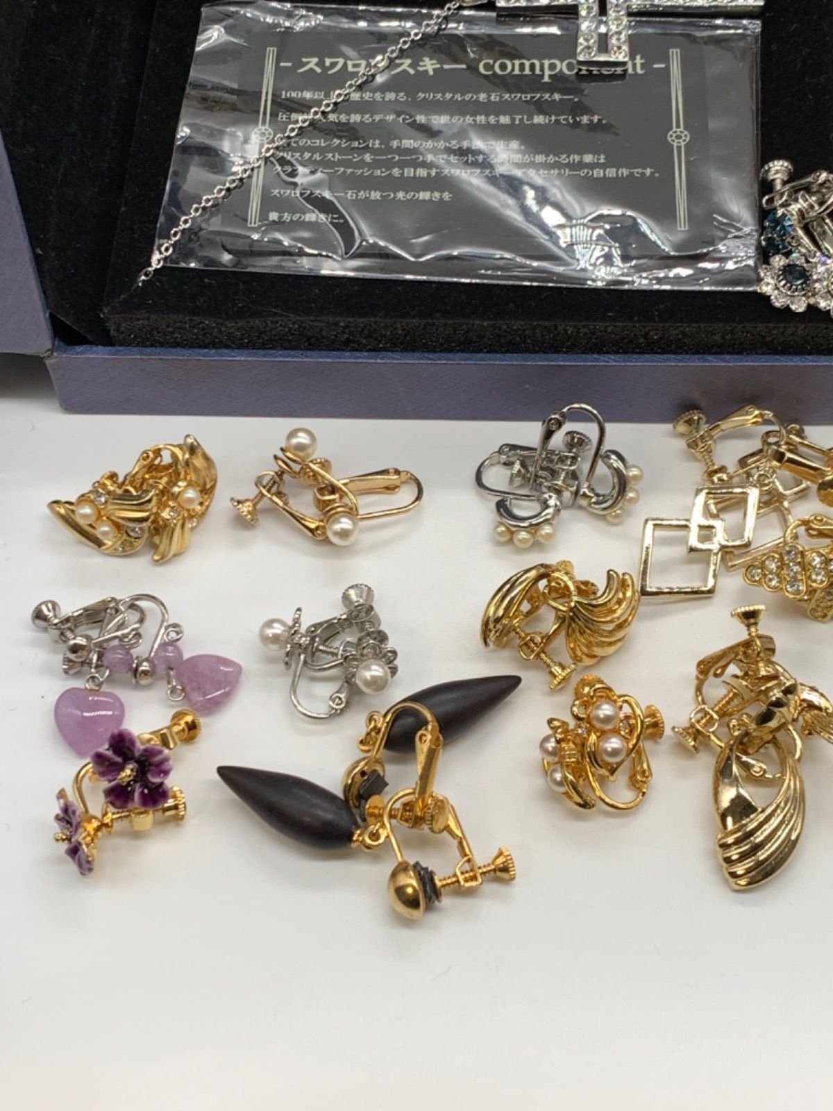 遺品整理 アクセサリー まとめ ブローチ ネックレス イヤリングなどなど生前整理 遺品整理 生前整理 アクセサリー まとめ売り ネックレス リング