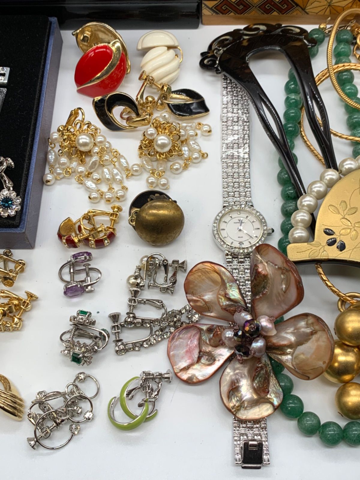 遺品整理 アクセサリー まとめ ブローチ ネックレス イヤリングなどなど生前整理 遺品整理 生前整理 アクセサリー まとめ売り ネックレス リング