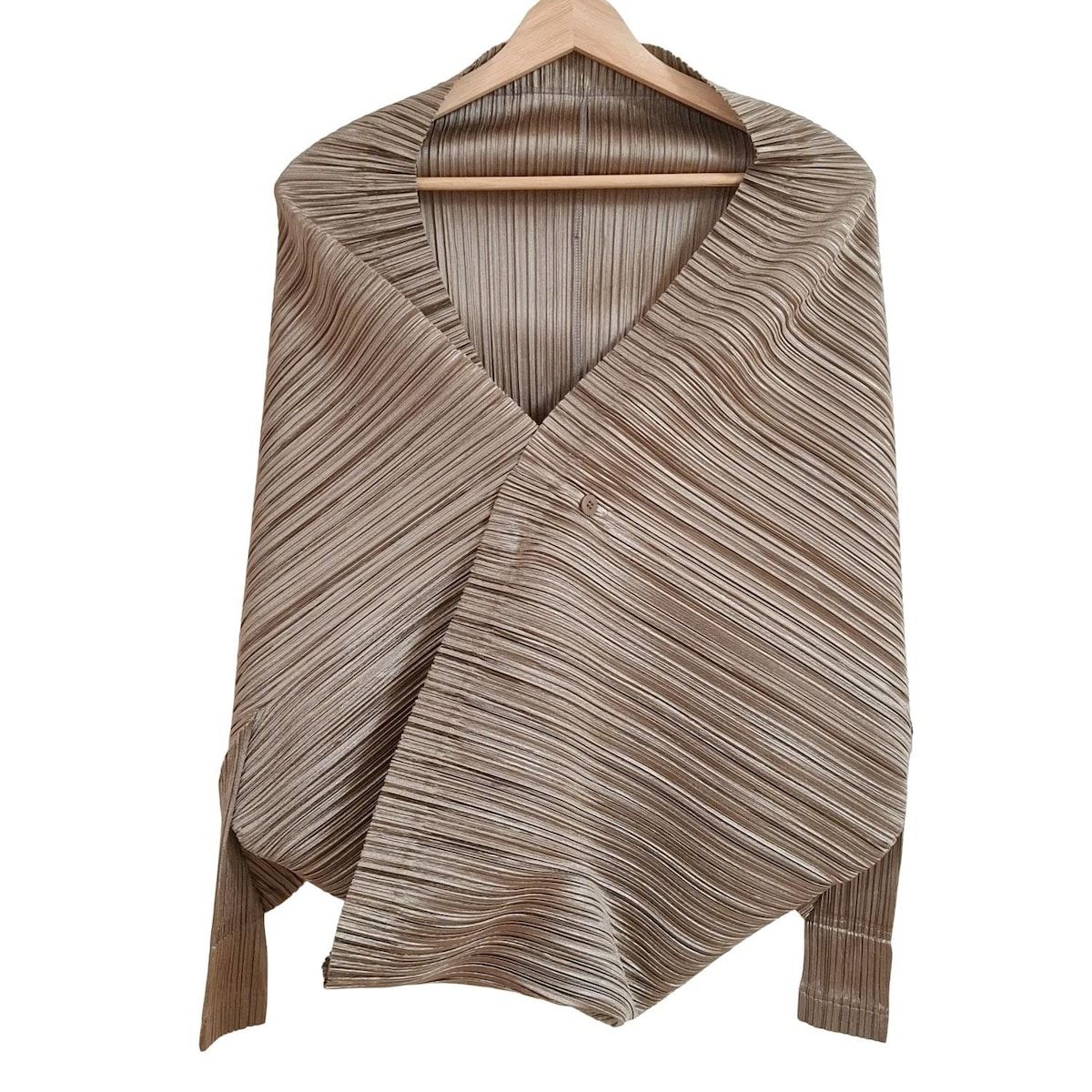 プリーツプリーズ　ボレロ PLEATS PLEASE(プリーツプリーズ) ボレロ レディース - ブラウン 七分