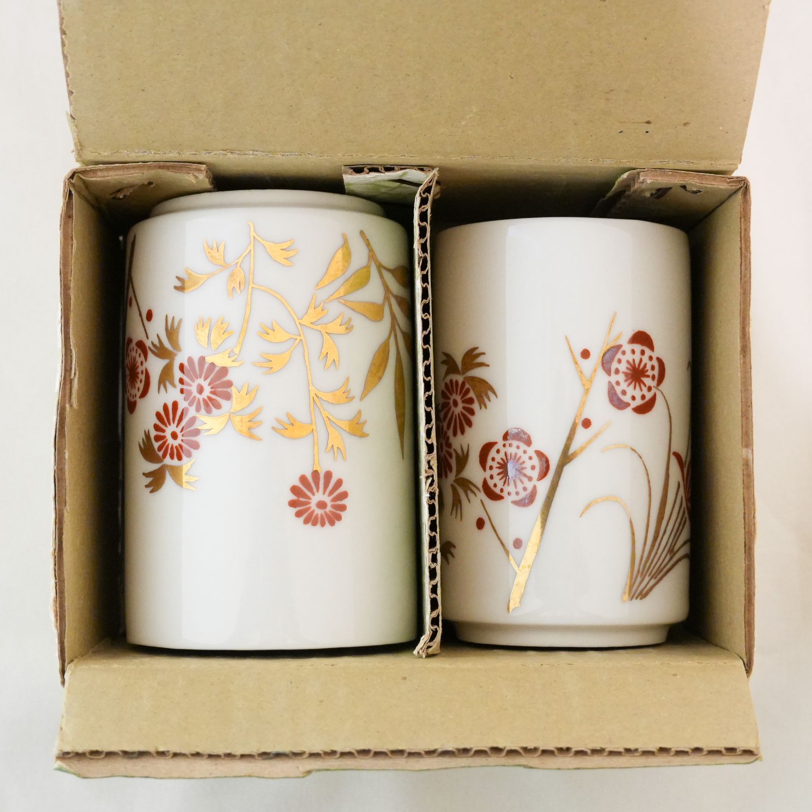 KO]九谷焼 美術湯呑 赤絵金彩 明様五彩 花柄 梅・菖蒲・秋桜 夫婦湯呑